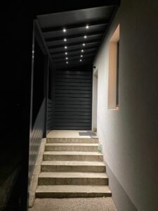 Eingangsüberdachung als Vordach aus Alu für Hauseingang anthrazit