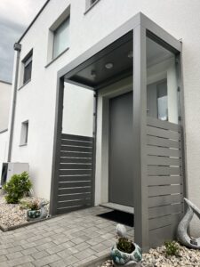 Eingangsüberdachung als Vordach aus Alu für Hauseingang grau