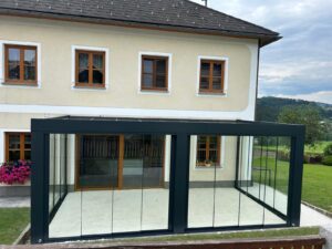 Pergola Glasdach für Terrasse mit Glasschiebewand anthrazit