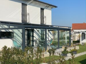 Pergola Glasdach anthrazit mit Glasschiebewand