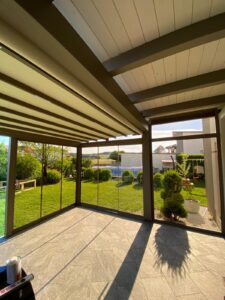 Pergola Glasschiebewand für Terrasse anthrazit