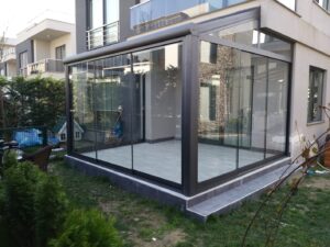 Pergola Glasschiebewand für Terrasse