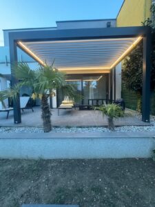 Pergola Lamellendach anthrazit mit LED integriert