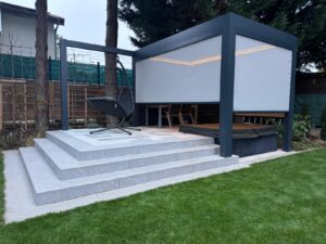 Heliomatik Pergola Lamellendach anthrazit mit LED integriert und Vertikalmarkise