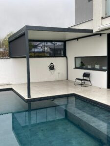 Carport Pergola Paneeldach für als Carport , für Terrasse oder Balkon anthrazit mit integrierten LED und Vertikalmarkise Amstetten, Waidhofen, Steyr, Linz, Wels, Melk, Scheibbs, Ried, Vöcklabruck, Wels