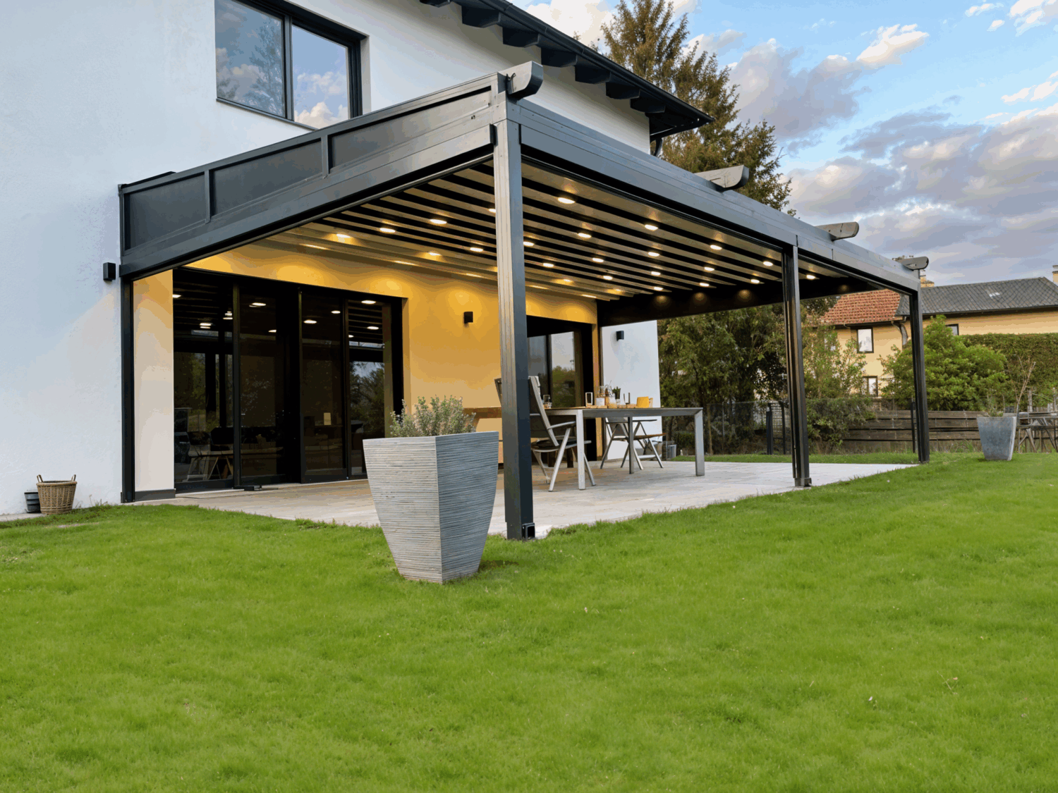 Heliomatik Pergola Faltdach anthrazit mit LED integriert