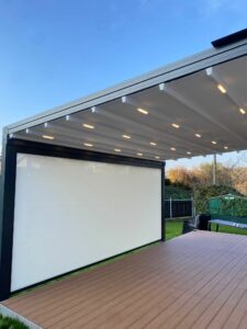 Alu Pergola mit Vertikalmarkise für Terrasse oder Balkon beige Amstetten, Waidhofen, Steyr, Linz, Wels, Melk, Scheibbs, Ried, Vöcklabruck, Wels