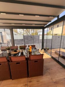 Pergola Glasschiebewand für Terrasse Wintergarten oder Sommergarten getönt anthrazit Amstetten, Perg, Wieselburg, Scheibbs, Waidhofen, Linz, Wels, Steyr, Enns, Vöcklabruck, Attersee, Salzburg, Steiermark