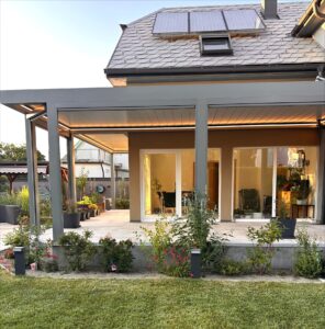Heliomatik Pergola Lamellendach grau anthrazit mit Beleuchtung und elektrische Markise Amstetten, Wieselburg, Scheibbs, Waidhofen, Linz, Wels, Steyr, Enns, Perg, Vöcklabruck, Attersee, Salzburg, Steiermark