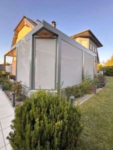 Heliomatik Pergola Lamellendach grau anthrazit mit Beleuchtung und elektrische Markise Amstetten, Wieselburg, Scheibbs, Waidhofen, Linz, Wels, Steyr, Enns, Perg, Vöcklabruck, Attersee, Salzburg, Steiermark