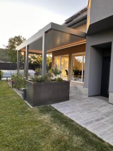 Heliomatik Pergola Lamellendach grau anthrazit mit Beleuchtung und elektrische Markise Amstetten, Wieselburg, Scheibbs, Waidhofen, Linz, Wels, Steyr, Enns, Perg, Vöcklabruck, Attersee, Salzburg, Steiermark