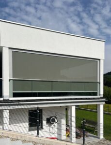 Terrassenüberdachung Vertikalmarkise, Senkrechtmarkise-Zipscreen für Pergola Amstetten, Niederösterreich, Oberösterreich, Perg, Wieselburg, Scheibbs, Waidhofen, Linz, Wels, Steyr, Enns, Vöcklabruck, Attersee, Salzburg, Steiermark